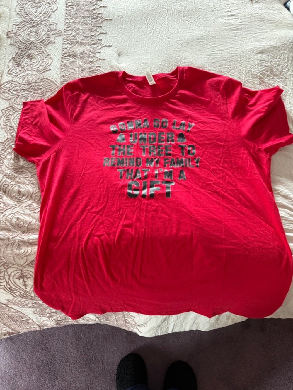 Red Graphic Holiday Tee - 'I'M A GIFT'